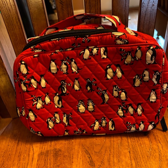 Vera Bradley NWOT Playful Penguins Make Up Case Tote - Picture 3 of 6